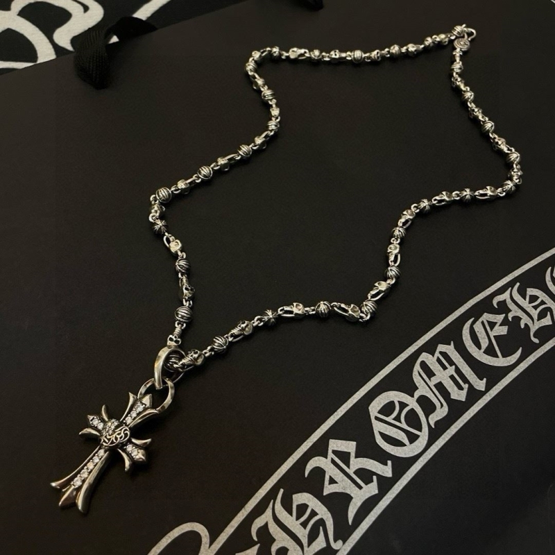 Ch*0me He**ts necklaces